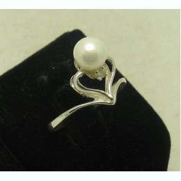 Hõbesõrmus - pärliga Hõbesõrmus - pärliga