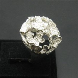 Hõbesõrmus -  liblikate kobar