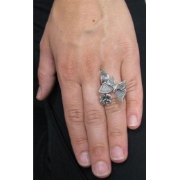 Hõbesõrmus - liblikad ja lill