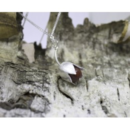 Hõberipats -lill poolvääriskiviga Hõberipats -lill poolvääriskiviga