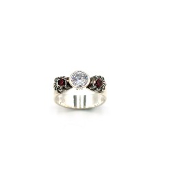 Hõbesõrmus - punase valgega